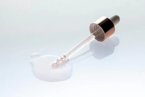 美白精华晚上怎么用:简化步骤更好观察